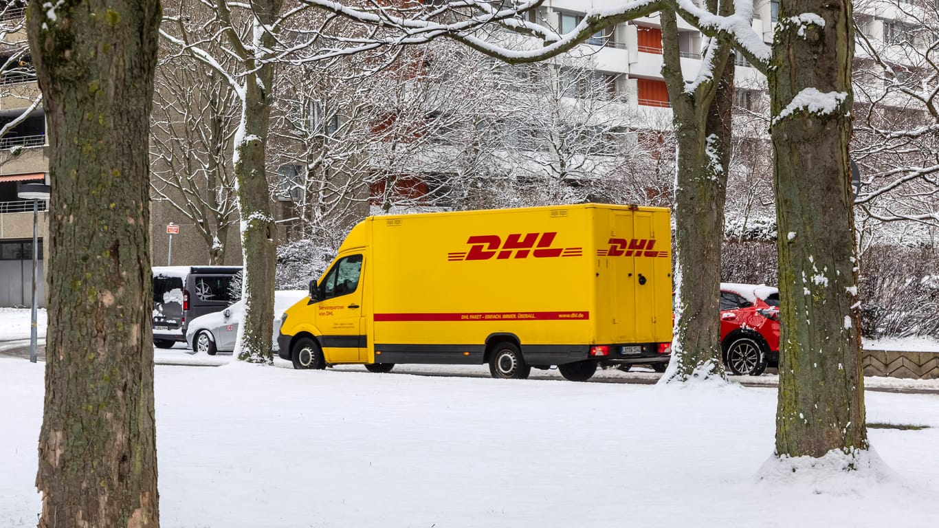 Wintereinbruch: Schnee und Glätte verlangsamen in vielen Regionen die Zustellung von Paketen.