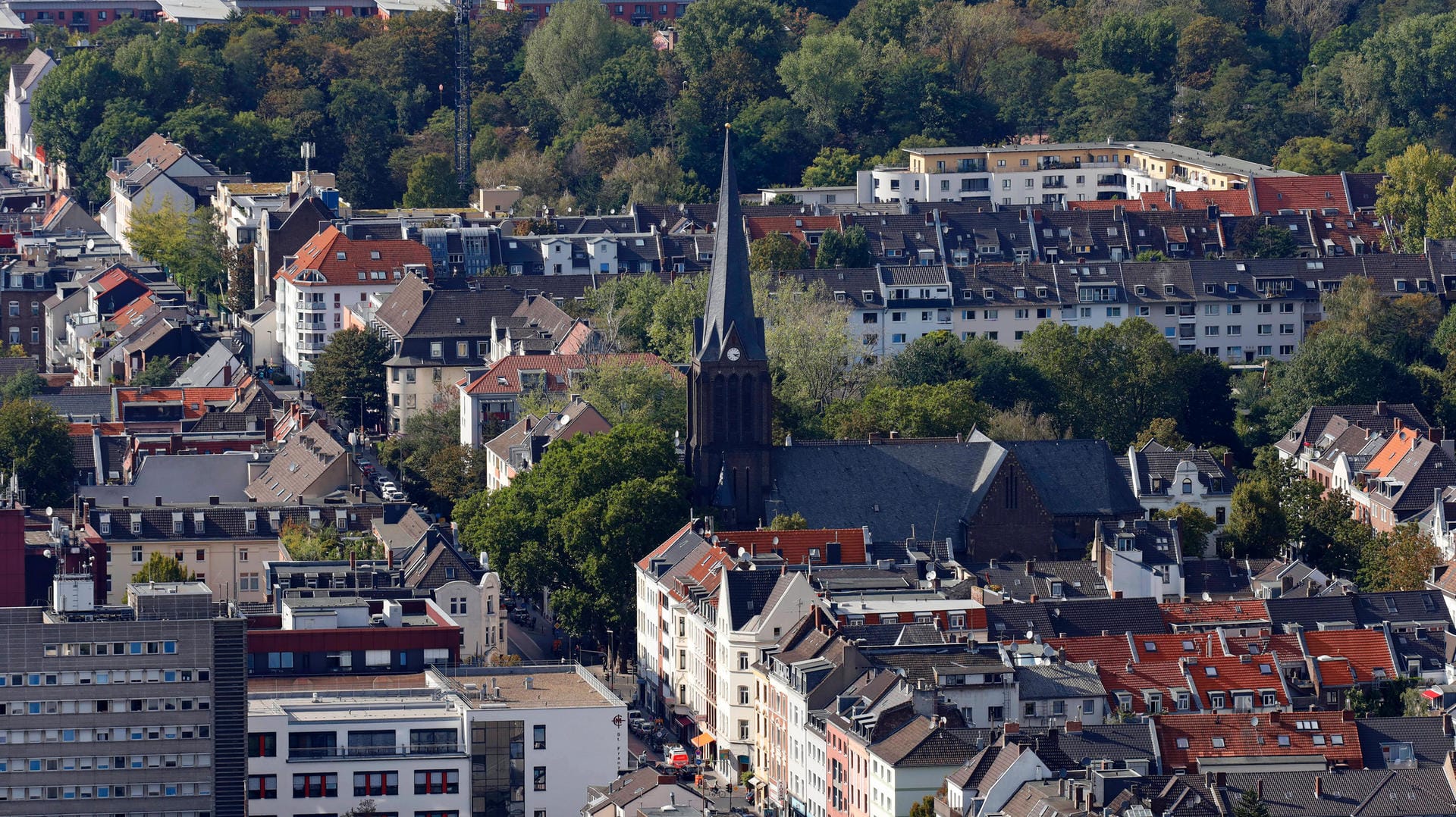 Häuser in Köln Ehrenfeld (Symbolbild): Wohnraum ist in Köln sehr begehrt. Häuser in Köln Ehrenfeld (Symbolbild): Wohnraum ist in Köln sehr begehrt.