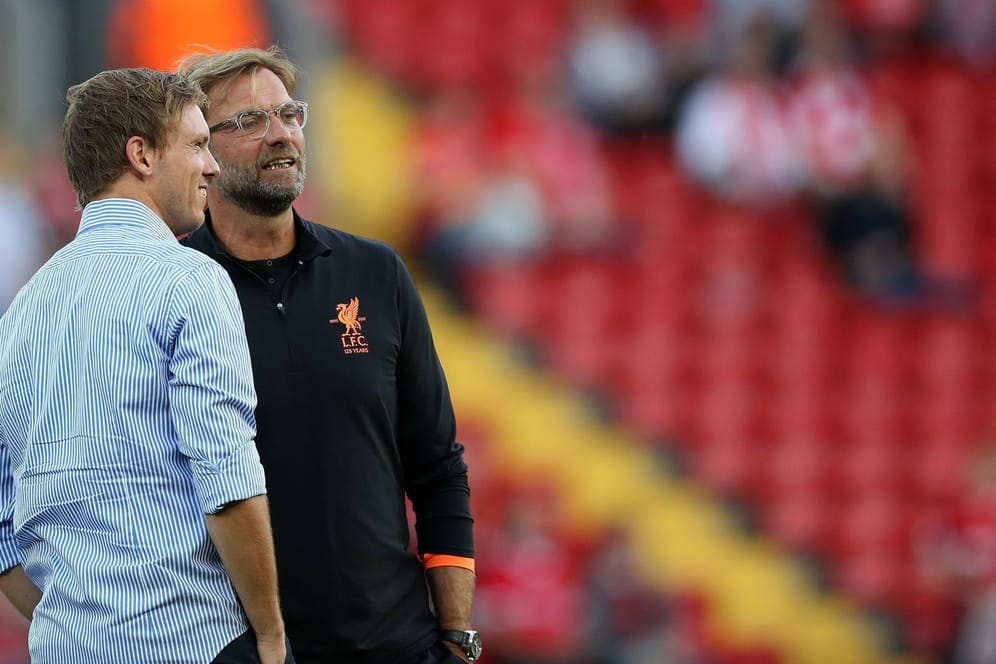 Jürgen Klopp: Der Trainer des FC Liverpool trifft in der Champions League in Budapest auf das Team von Julian Nagelsmann (v.).