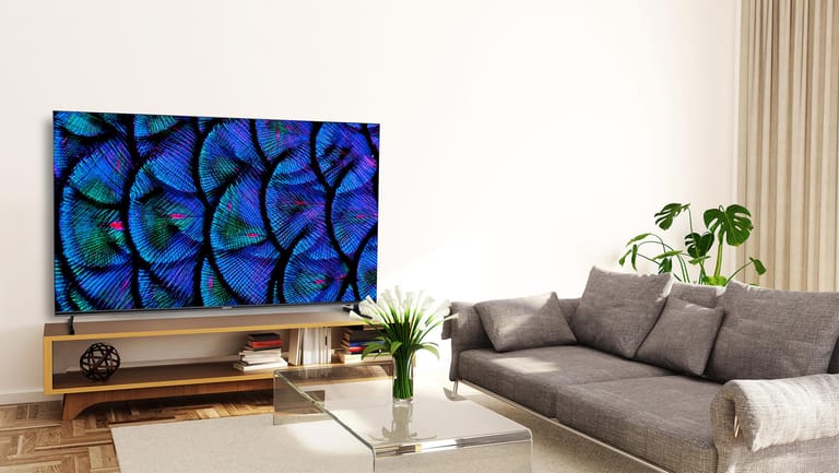 Medion X17882: Der Smart TV hat eine Bildschirmdiagonale von gut zwei Metern.