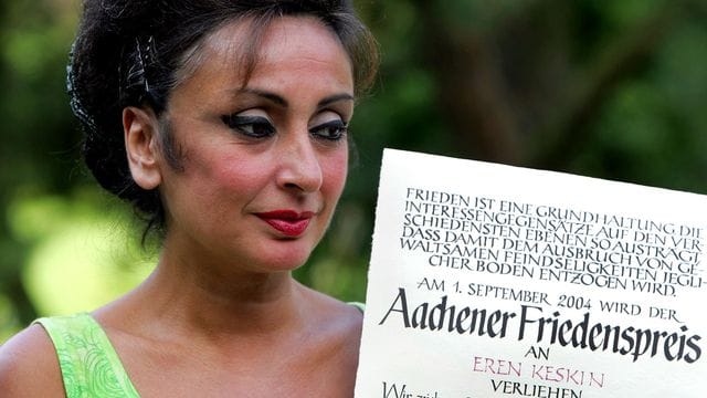 2004 erhleit Eren Keskin den Aachener Friedenspreises.