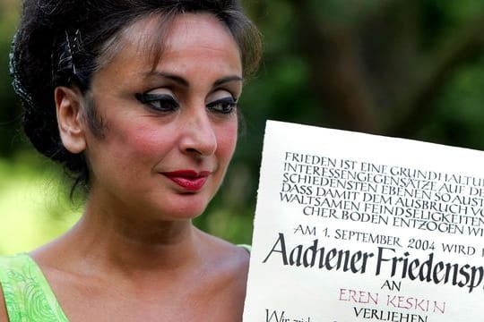 2004 erhleit Eren Keskin den Aachener Friedenspreises.