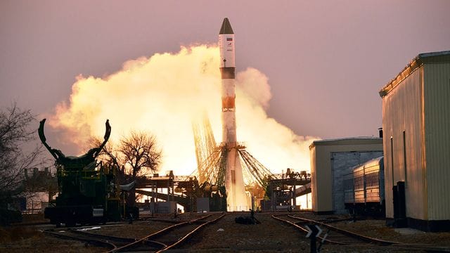 Ein russischer Frachter vom Typ "Progress" startet zur Internationalen Raumstation ISS mit Sauerstoff, frischem Wasser und Nahrungsmitteln.