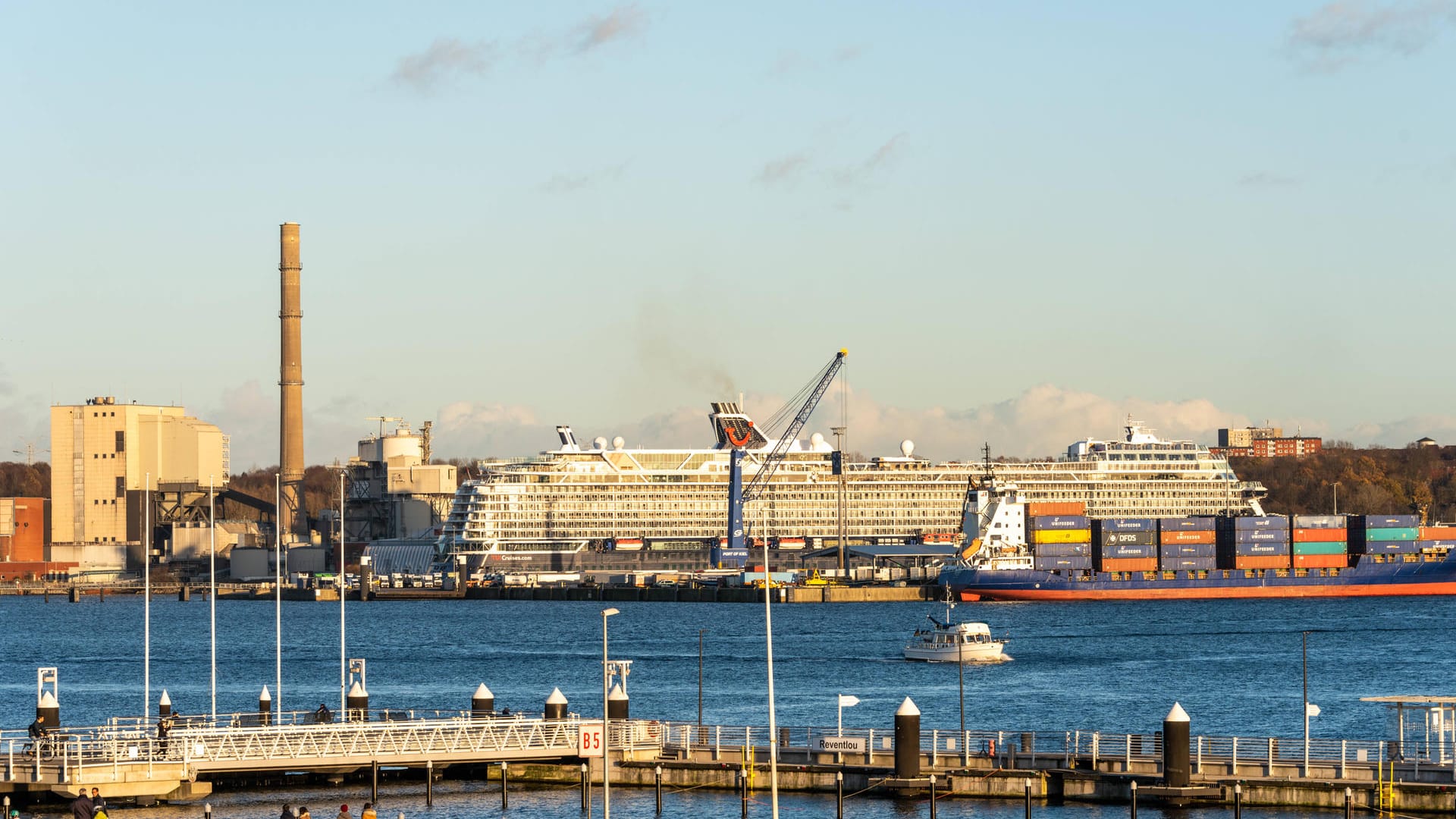 Blick auf den Ostuferhafen in Kiel (Archivbild): Gegen drei Männer aus Litauen lagen Haftbfehle vor.