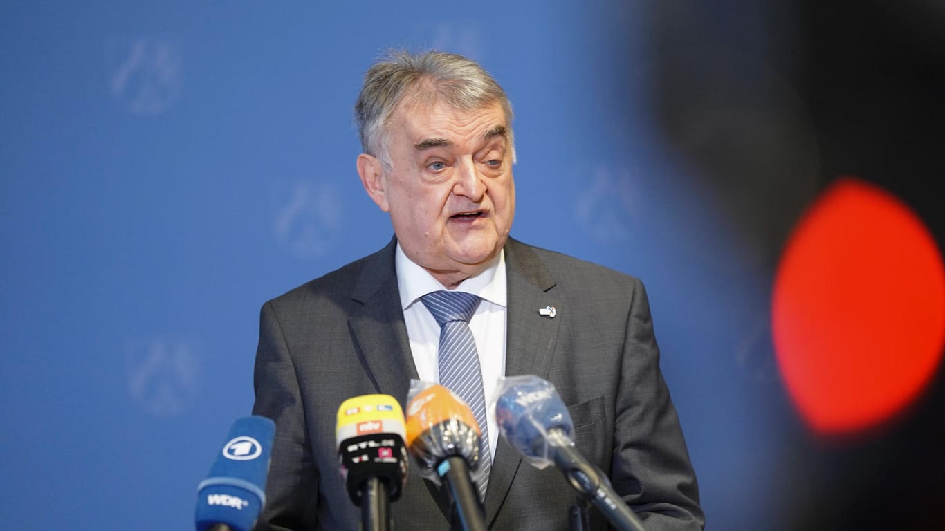 NRW-Innenminister Herbert Reul: Der CDU-Politiker wurde positiv auf das Coronavirus getestet.
