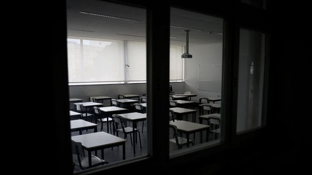Nacktfotos und anzügliche Nachrichten, heimliche Treffen, es kommt zum Sex. Nacktfotos und anzügliche Nachrichten, heimliche Treffen, es kommt zum Sex.