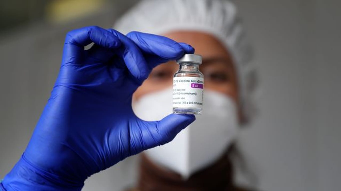 Der Corona-Impfstoff von Astrazeneca hat eine Notfallzulassung der WHO erhalten.