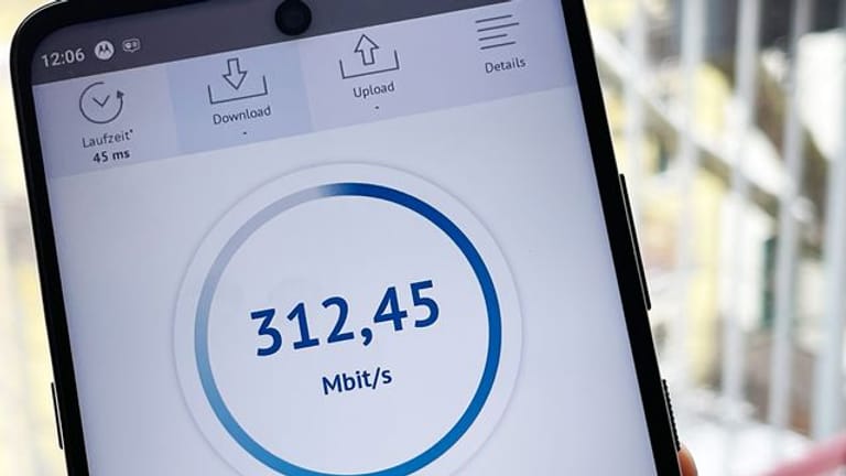 Das 5G-fähige Smartphone Moto X 5G von Motorola: Ein Experte gibt Antworten, ob sich schon heute der Umstieg auf 5G lohnt.