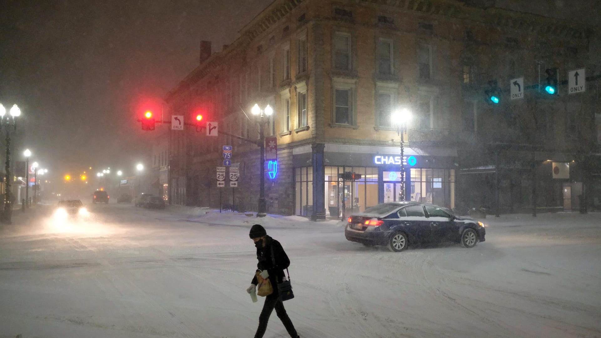 Schneefall in den USA: Im südlichen US-Bundesstaat Texas und im angrenzenden Norden Mexikos sind wegen ungewöhnlich kalten Winterwetters Hunderttausende Menschen mindestens zeitweise ohne Strom gewesen. Schneefall in den USA: Im südlichen US-Bundesstaat Texas und im angrenzenden Norden Mexikos sind wegen ungewöhnlich kalten Winterwetters Hunderttausende Menschen mindestens zeitweise ohne Strom gewesen.