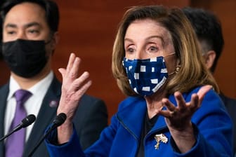 Nancy Pelosi, Mehrheitsführerin im Repräsentantenhaus, kündigt eine unabhängige Untersuchungskommission zur Aufarbeitung der gewaltsamen Erstürmung des US-Kapitols an.