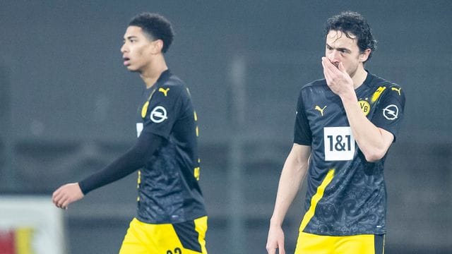 Reiste vorerst nicht mit dem BVB nach Sevilla: Thomas Delaney (r).