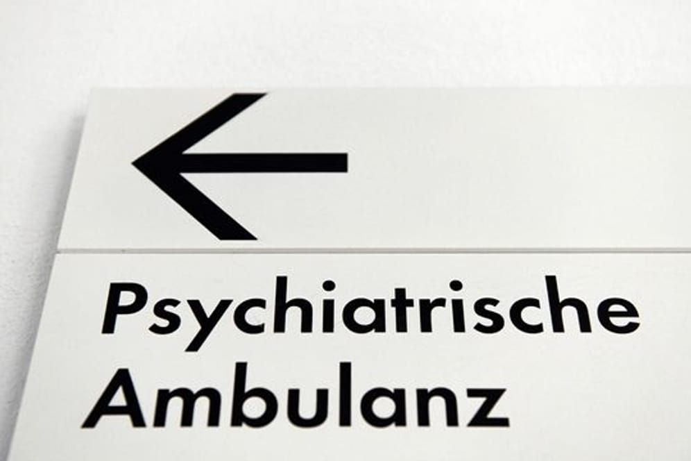 In Berlin kommen seit Beginn der Corona-Pandemie deutlich mehr Kinder und Jugendliche zur Behandlung in psychiatrische Kliniken.