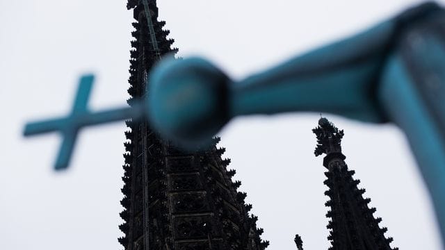 Wegen hoher Nachfrage hat das Amtsgericht Köln die Zahl der Online-Termine für Kirchenaustritte nochmals aufgestockt.