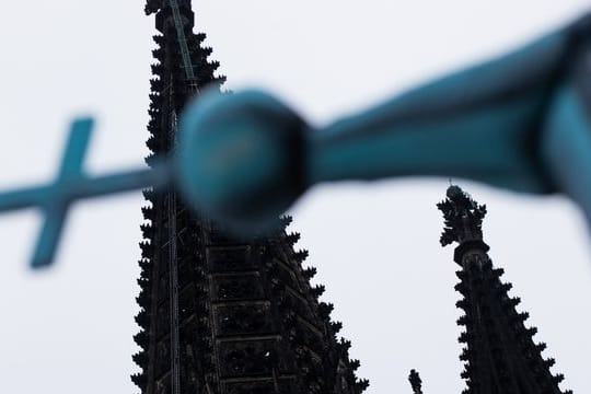 Wegen hoher Nachfrage hat das Amtsgericht Köln die Zahl der Online-Termine für Kirchenaustritte nochmals aufgestockt.