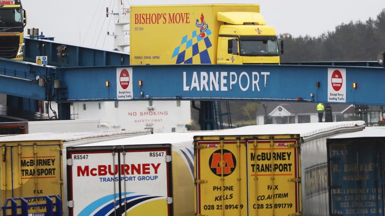 Der Hafen von Larne in Nordirland: Waren, die aus Großbritannien nach Nordirland kommen, müssen strikt kontrolliert werden – sogar Erde gilt als gefährlich.