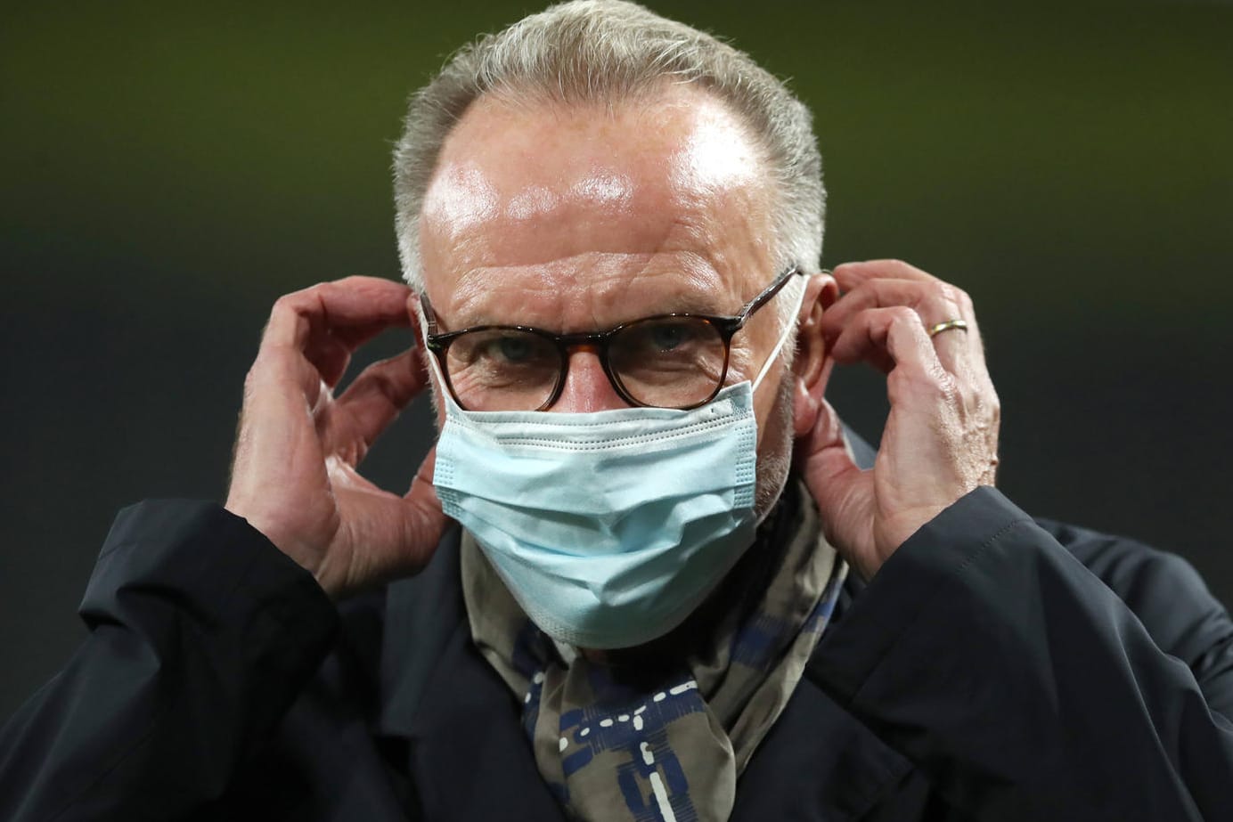 Karl-Heinz Rummenigge: Der Bayern-Vorstandschef spricht sich für niedrigere Gehälter aus.