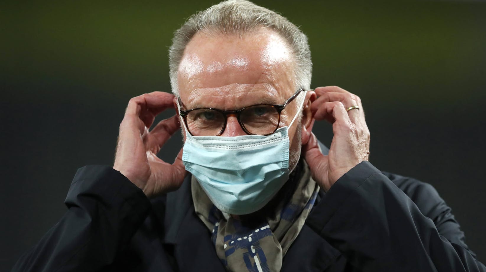 Karl-Heinz Rummenigge: Der Bayern-Vorstandschef spricht sich für niedrigere Gehälter aus.