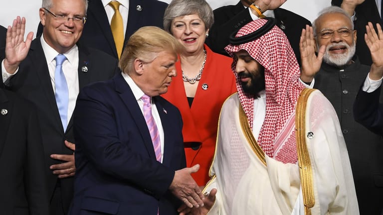 Donald Trump und der saudische Kronprinz Mohammad bin Salman bei einem G20-Treffen 2019: Künftig will die US-Regierung sich wieder stärker mit dem König selbst austauschen.
