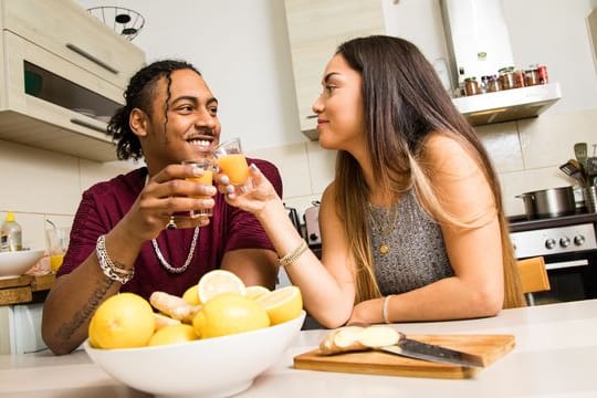 Auf die Gesundheit, prost! Ingwershots versprechen einen Kick fürs Immunsystem.