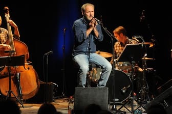 Reinhold Beckmann bei einem Konzert mit seiner Band in Karlsruhe 2011.