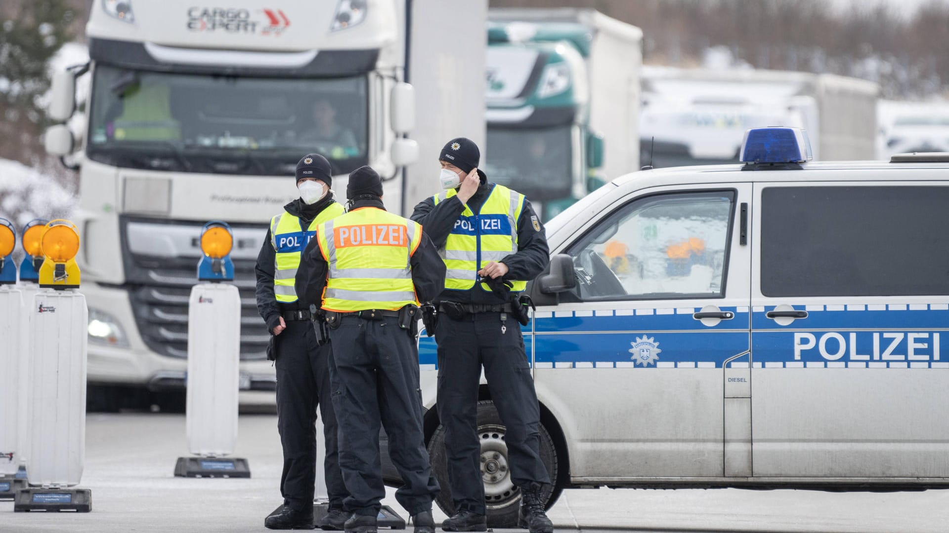 Zwischen Tschechien und Sachsen kontrollieren Polizisten den Grenzverkehr, um ein Einschleppen von Corona-Mutationen aus den Nachbarländern, wo sie weit verbreitet ist, zu stoppen: In Hagen, auf der anderen Seite Deutschlands, sind sie schon angekommen.