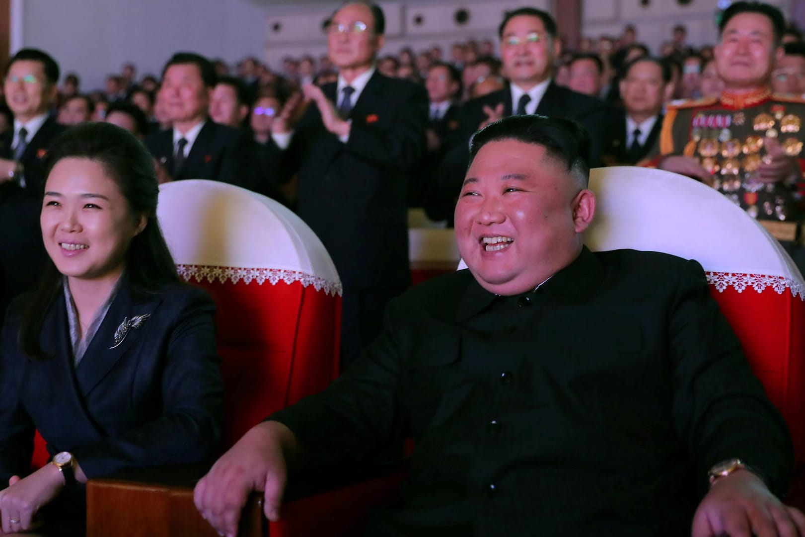 Nordkoreas Führer Kim Jong Un und seine Frau Ri Sol Ju: Sie hatte sich mehr als ein Jahr nicht in der Öffentlichkeit gezeigt.