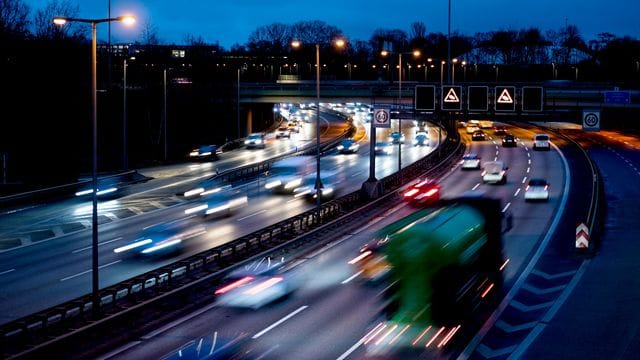 Wer etwa im Laufe eines Jahres merkt, dass er seinen Wagen deutlich mehr fährt, sollte das nachmelden. Wer etwa im Laufe eines Jahres merkt, dass er seinen Wagen deutlich mehr fährt, sollte das nachmelden.