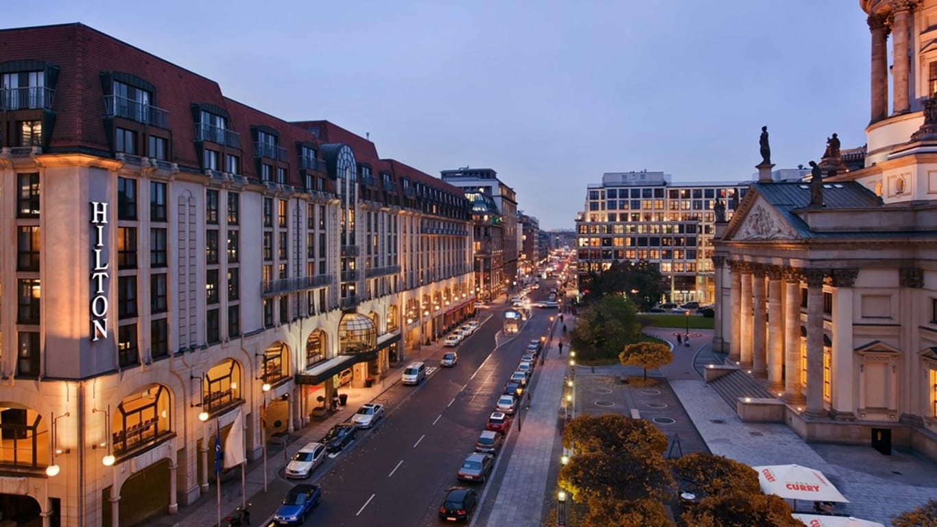 Das Hilton Hotel liegt direkt am Gendarmenmarkt in Berlin.
