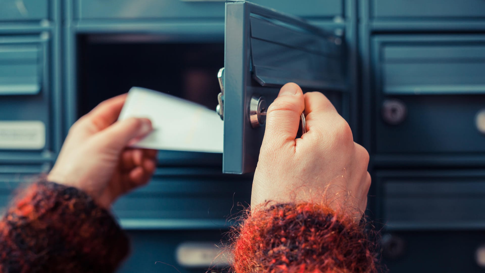 Post: In einigen Hausordnungen ist die tägliche Leerung des Briefkastens vorgeschrieben.