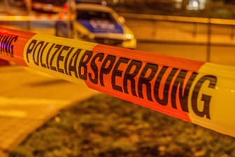Polizeiabsperrung: In Fulda wurde ein Mann erschossen. (Symbolbild)