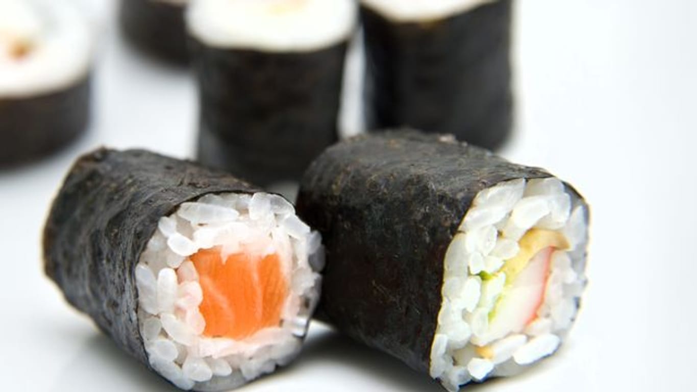 Wer zu Hause Sushi zubereiten möchte, sollte dafür nicht den "Mìng Chú Sushi-Reis" in der 500-Gramm-Packung der Firma Kreyenhop & Kluge mit dem Mindesthaltbarkeitsdatum 14.