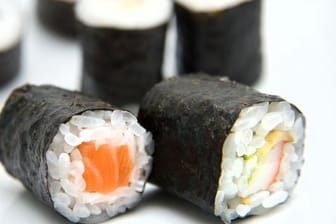 Wer zu Hause Sushi zubereiten möchte, sollte dafür nicht den "Mìng Chú Sushi-Reis" in der 500-Gramm-Packung der Firma Kreyenhop & Kluge mit dem Mindesthaltbarkeitsdatum 14.