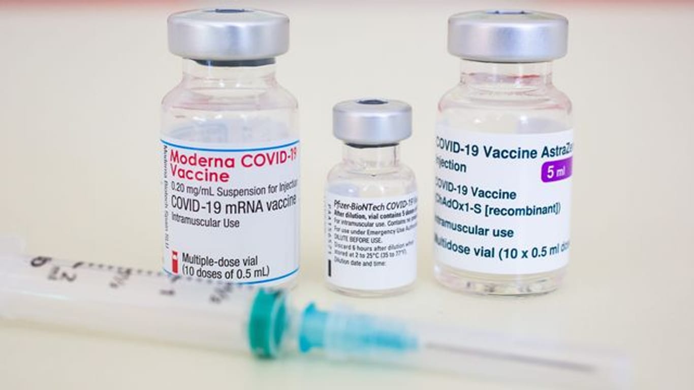 Gerade bei jüngeren Menschen können Impfreaktionen deutlicher ausfallen.