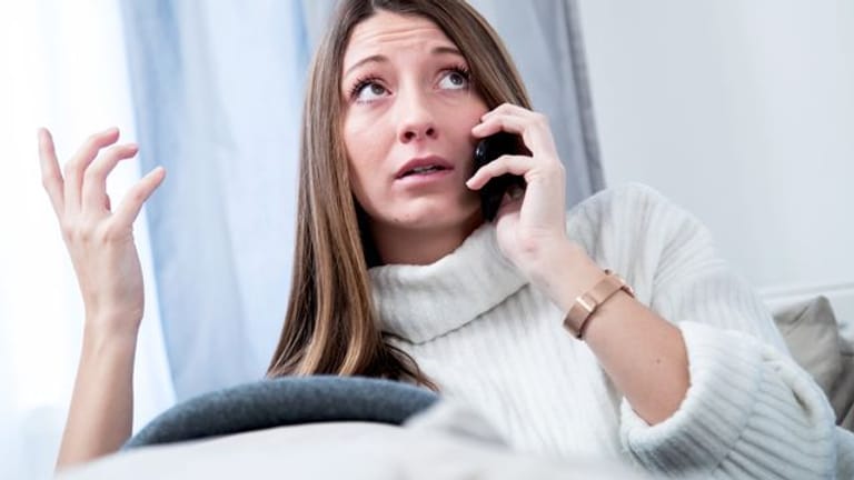 Werbeanruf (Symbolbild): Um nervigen Werbeterror am Telefon nachhaltig zu stoppen, empfiehlt sich eine Beschwerde bei der Bundesnetzagentur.