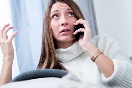 Werbeanruf (Symbolbild): Um nervigen Werbeterror am Telefon nachhaltig zu stoppen, empfiehlt sich eine Beschwerde bei der Bundesnetzagentur.