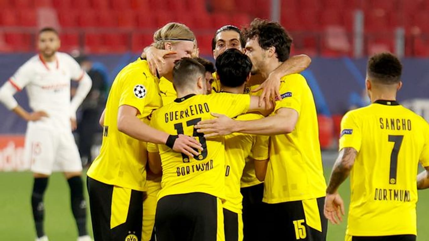 Durch einen 3:2-Sieg beim FC Sevilla machte Borussia Dortmund einen großen Schritt in Richtung Achtelfinale der Champions League.
