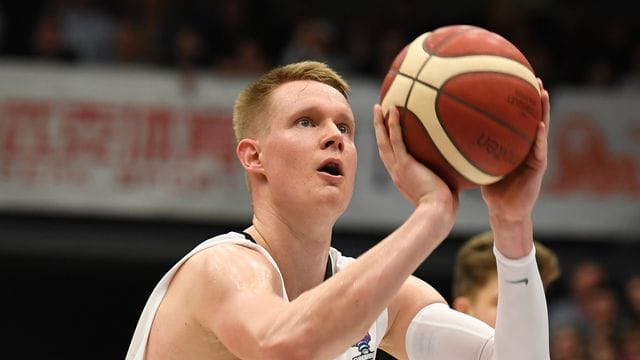 Robin Benzing führt die deutsche Basketball-Nationalmannschaft an.