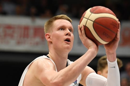 Robin Benzing führt die deutsche Basketball-Nationalmannschaft an.