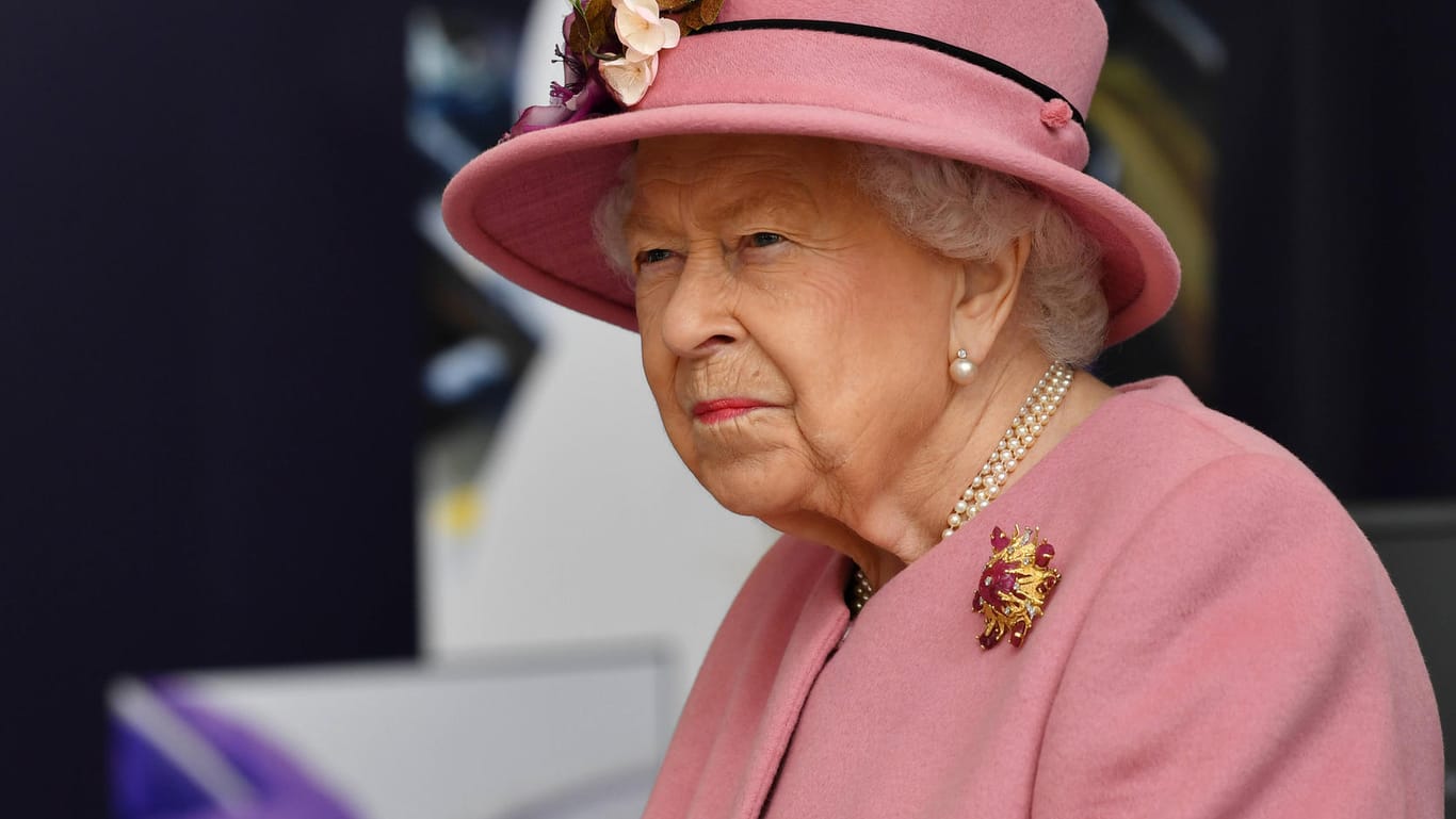 Queen Elizabeth II.: Sie will offenbar ein Notfalltreffen einberufen, dabei soll es um Harry und Meghan gehen.