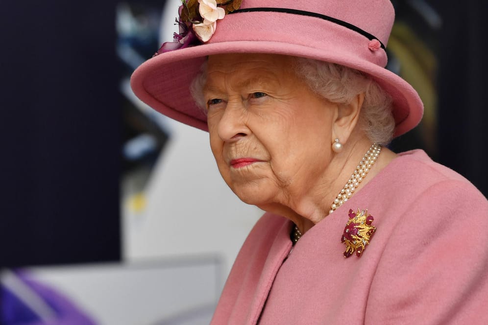 Queen Elizabeth II.: Sie will offenbar ein Notfalltreffen einberufen, dabei soll es um Harry und Meghan gehen.