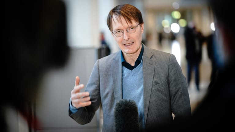 Karl Lauterbach: Der SPD-Politiker will sich in der kommenden Woche impfen lassen.