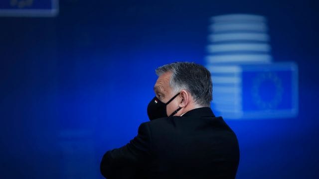 Ungarns Ministerpräsident Viktor Orban verlässt den Gipfel der EU-Staats- und Regierungschefs im vergangenen Dezember.