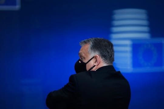 Ungarns Ministerpräsident Viktor Orban verlässt den Gipfel der EU-Staats- und Regierungschefs im vergangenen Dezember.