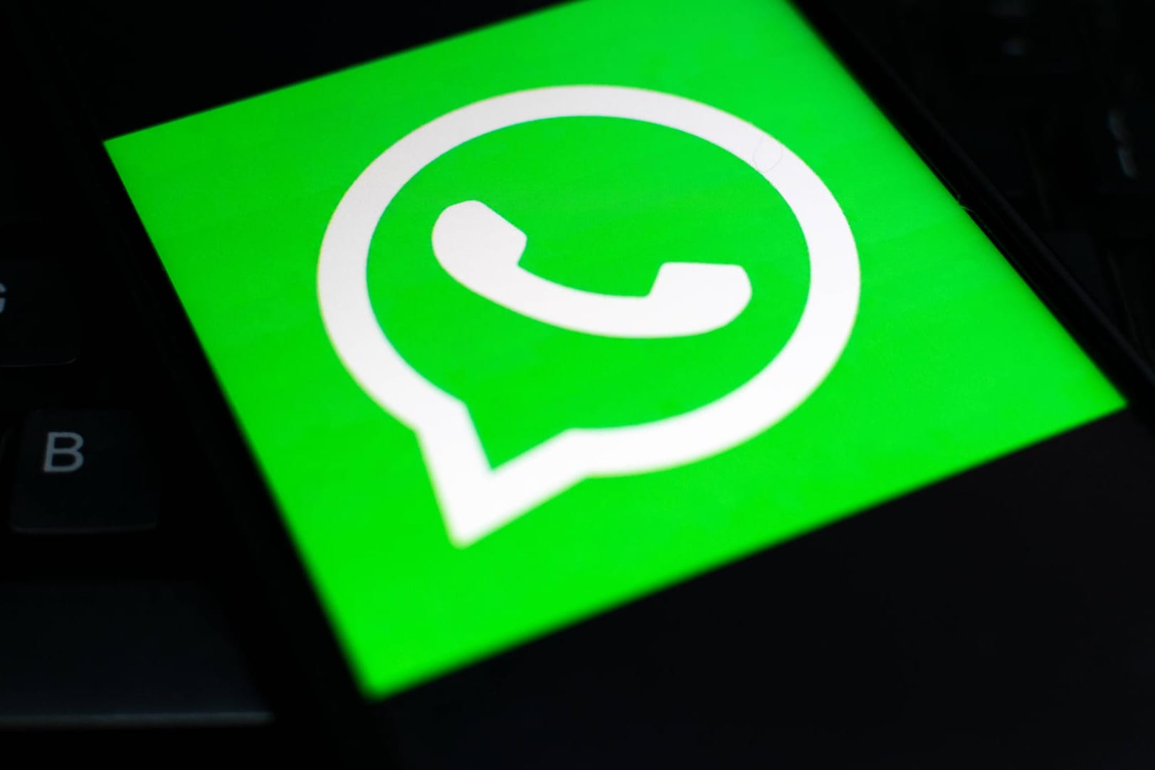 WhatsApp (Symbolbild): Nutzer des beliebten Messengerdienstes sollen bald mit Bannern über die geplanten Änderungen der Richtlinien informiert werden.