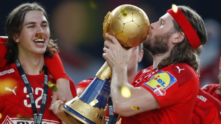 Mikkel Hansen (r) wurde mit Dänemark erneut Weltmeister.