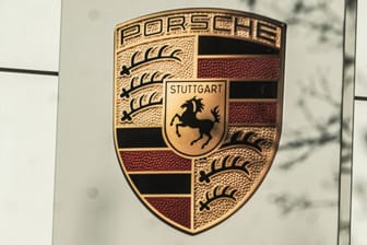 Porschezentrum Berlin (Symbolbild): Laut einem Bericht will der VW-Konzern Porsche an die Börse bringen.