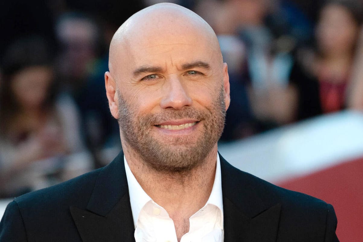 John Travolta: Der Schauspieler zeigt sich seit einiger Zeit mit Glatze.