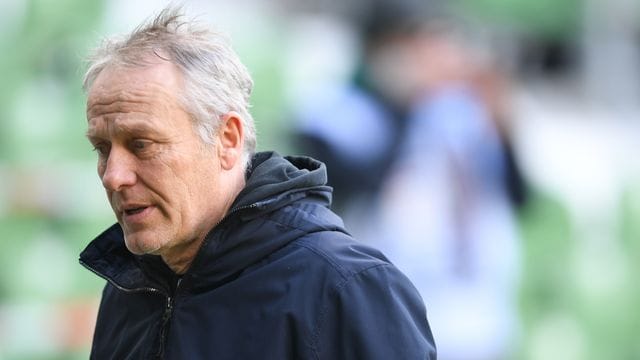 Hält nichts von einer bevorzugten Corona-Impfung von Profifußballern: Freiburg-Coach Christian Streich. Hält nichts von einer bevorzugten Corona-Impfung von Profifußballern: Freiburg-Coach Christian Streich.