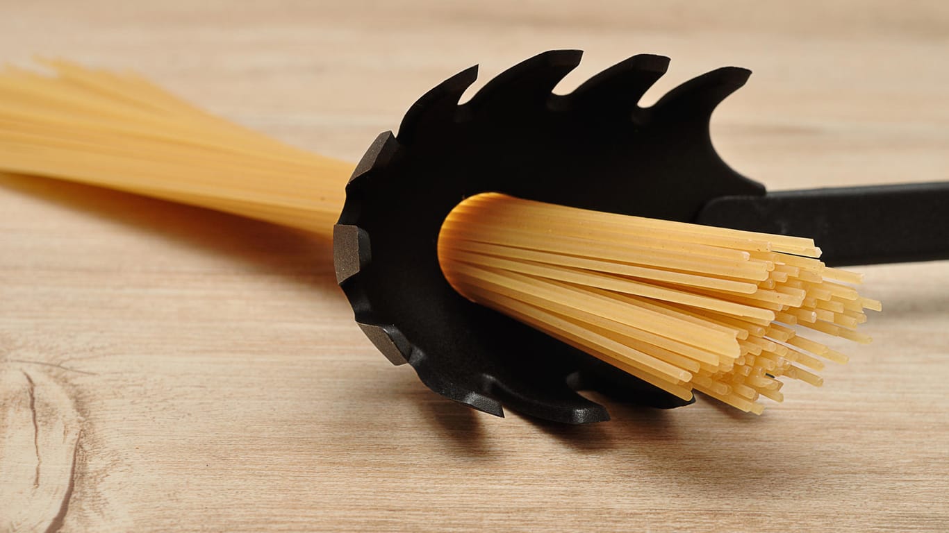Spaghetti-Löffel: Mit ihm gelingt die Portionierung ganz praktisch.