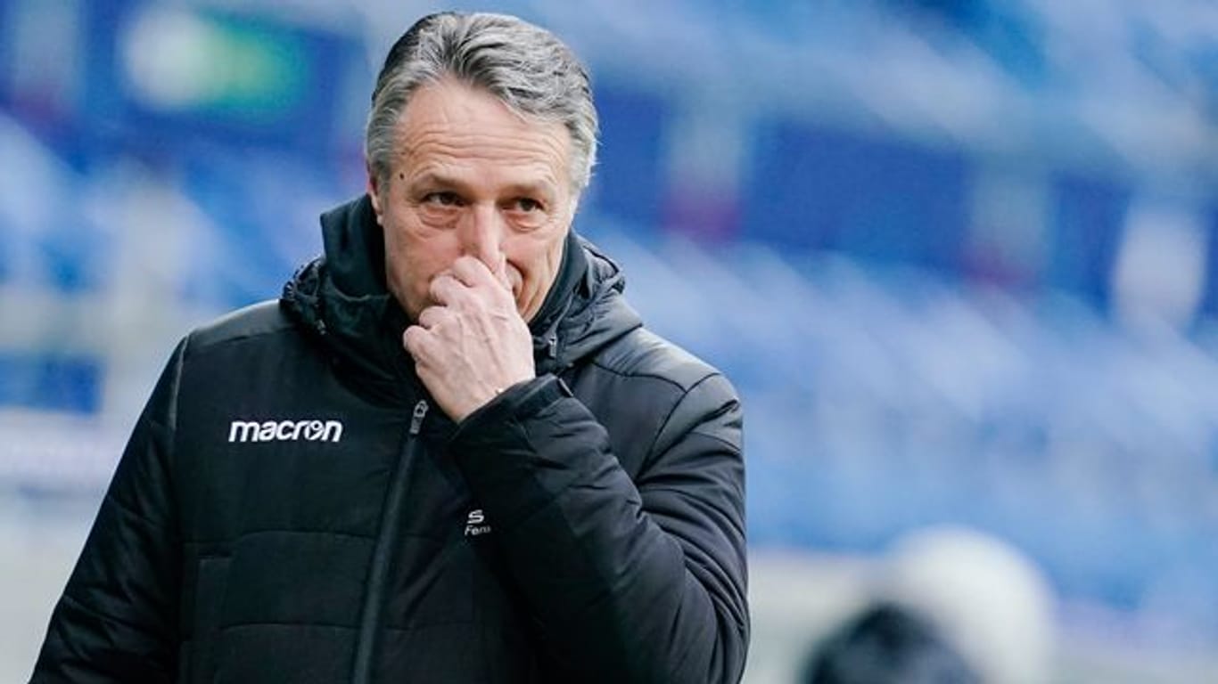 Hat nach Bayern mit Wolfsburg das nächste Bundesliga-Spitzenteam vor der Brust: Bielefeld-Coach Uwe Neuhaus.